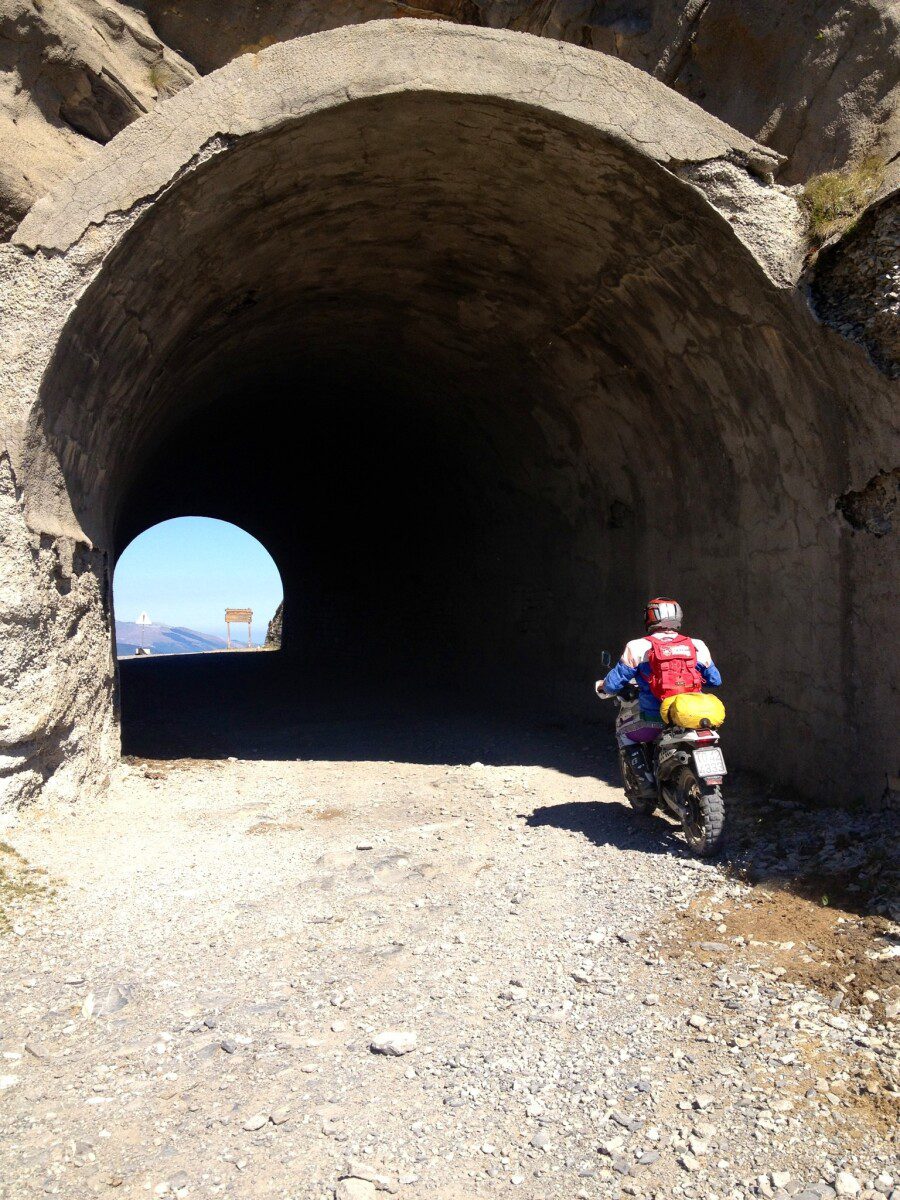 Tre amici,tre moto ,una tenda.....strade bianche...occasione per rivivere emozioni passate.