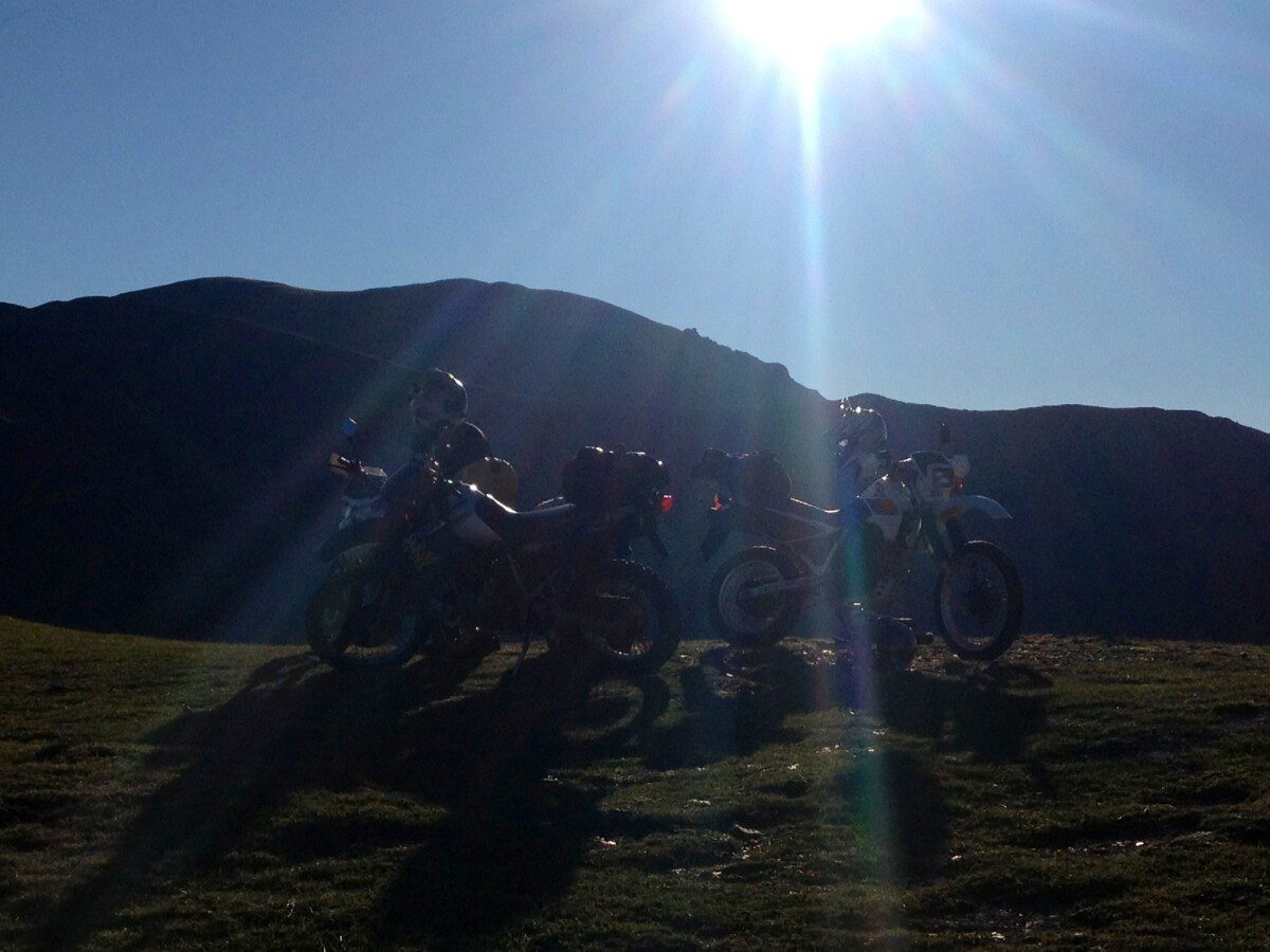 Tre amici,tre moto ,una tenda.....strade bianche...occasione per rivivere emozioni passate.
