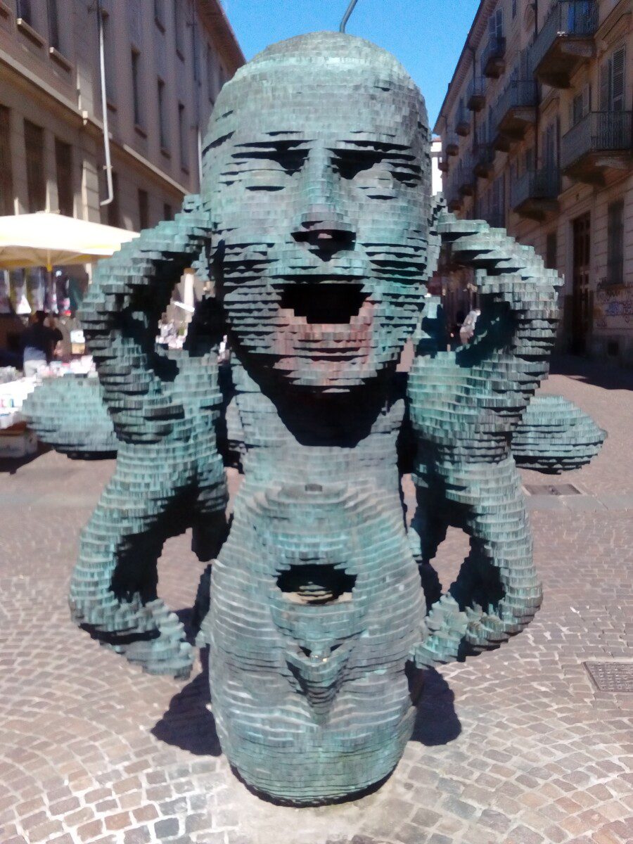 La scultura sonora 'Eco' dello scultore francese Marc Didou in via Verdi a Torino