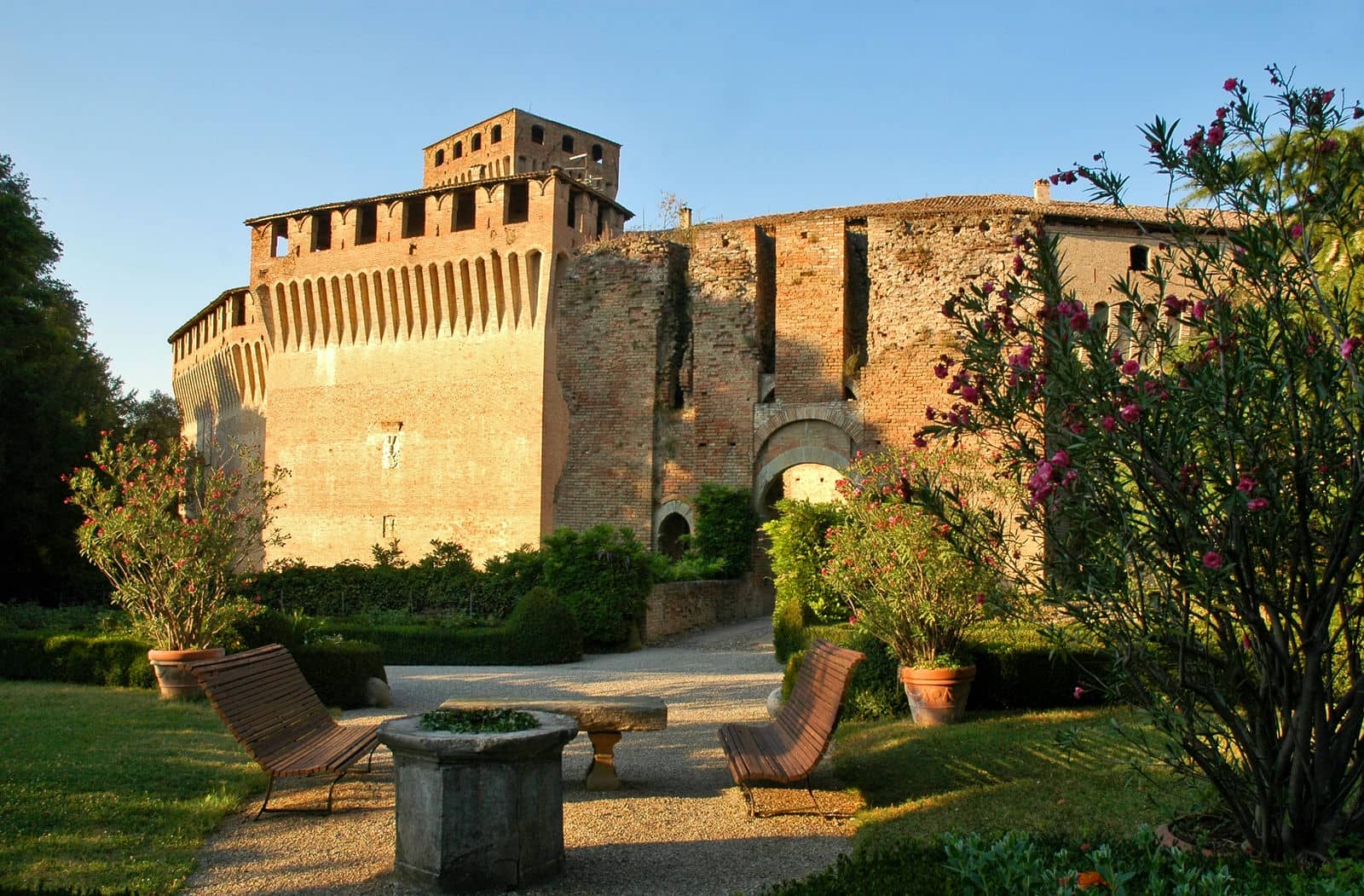 Castello Rinascimentale L'Emilia Romagna è un vero paradiso: qui c'è il borgo vista fiume ...